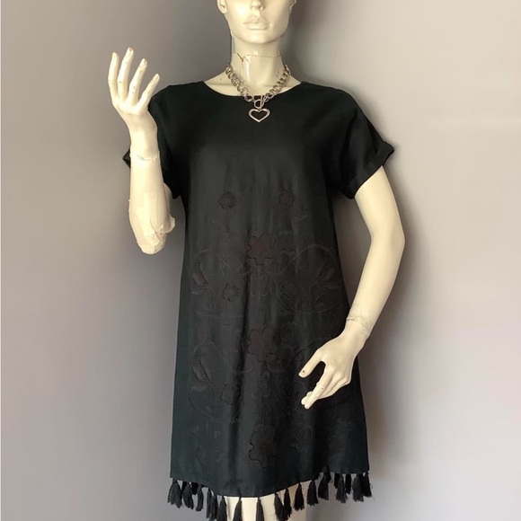 Madewell Dresses & Skirts - Madewell Black Dress with Tassel Hem